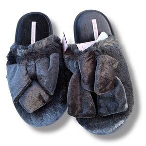 Victoria’s Secret Faux Fur Slippers Black Velvet Bow Medium 7-8 NWT Plush Cozy